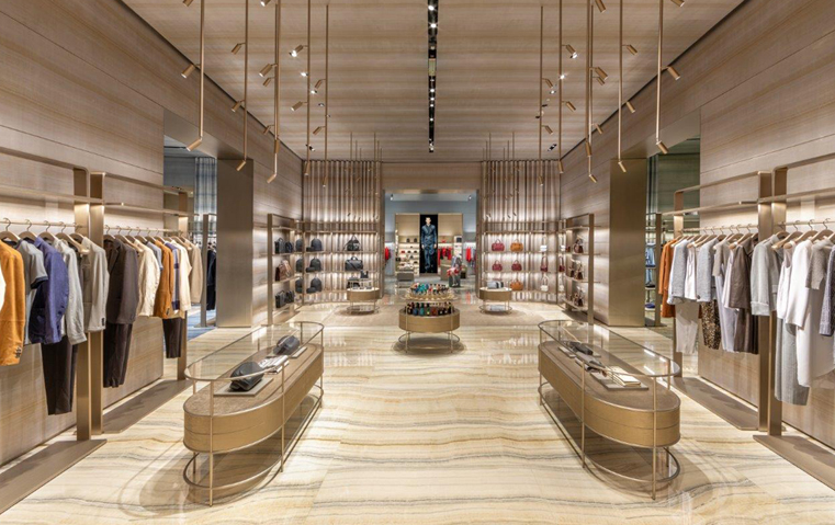 أرماني تعيد تصميم بوتيكها في دبي استعداداً لعرض GIORGIO ARMANI CRUISE 2021