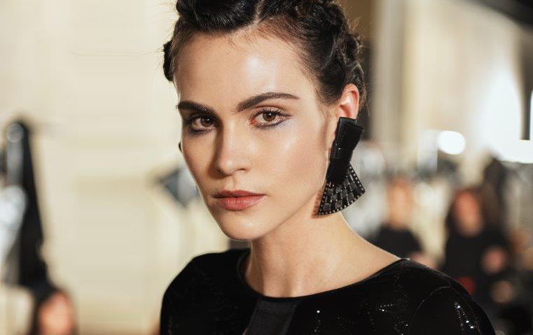 جيورجيو أرماني يختار لكِ اللون الأزرق الساحر على العينين