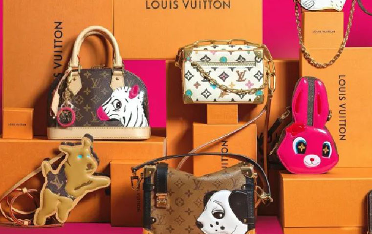 عرض 317  قطعة من Louis Vuitton جمعها شخص واحد في المزاد