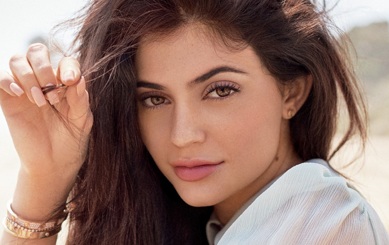 جرّاحة تجميل واختصاصية نفسية تجيبان عن سؤالنا: كيف ولماذا تغيّر مفهوم الجمال؟