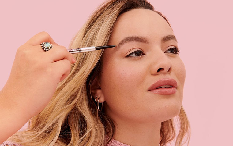 احصلي على حواجب كايلي جينر مع هذه المنتجات من بنفِت كوزمتيكس