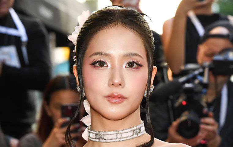 تفاصيل مكياج جيسو في Met Gala 2026