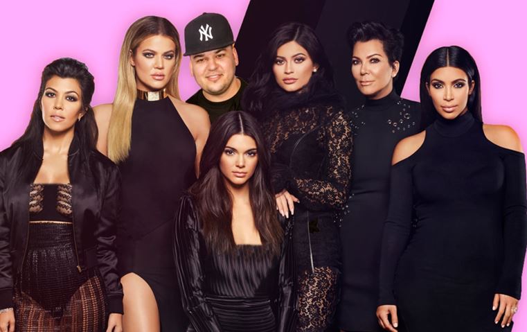 ابحثي في مواقع التواصل الاجتماعي وأجيبي عن هذا السؤال: لماذا بات الجميع متشابهين؟