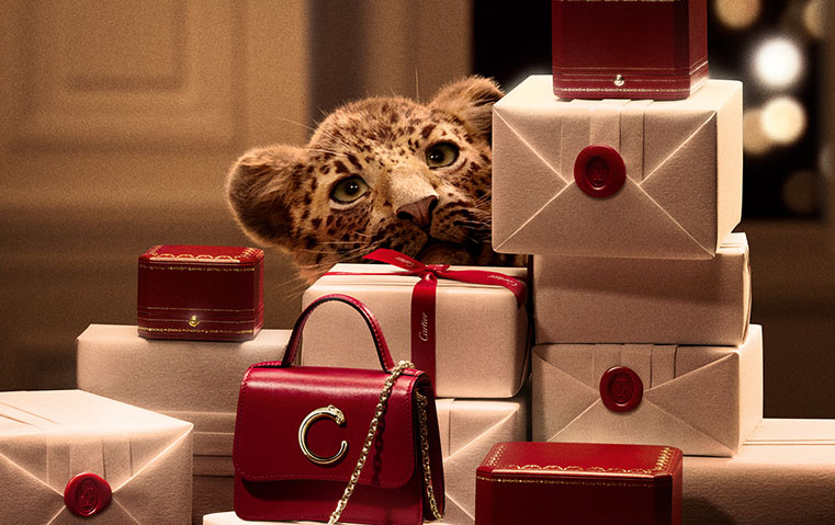 عشرات الأفكار من كارتييه لهدايا خالدة ولامعة في الأعياد