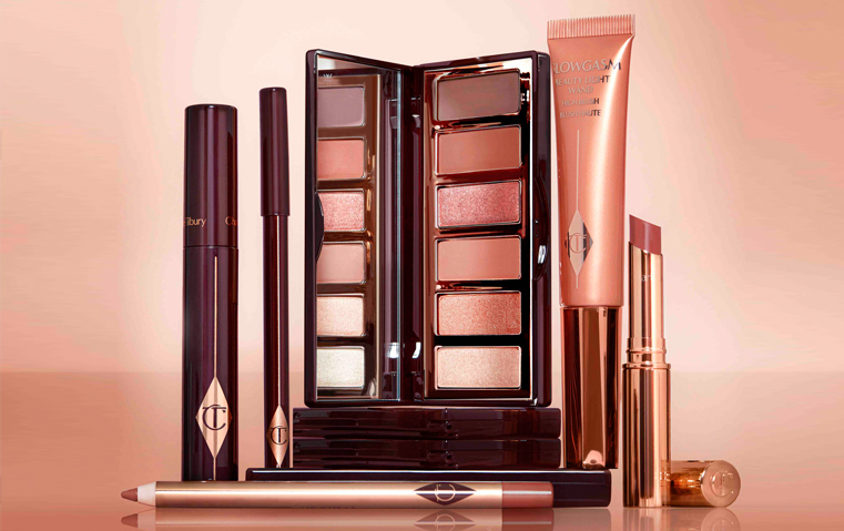 باليت ظلال واحدة هي سر شارلوت تلبوري لعينيها المتميّزتين