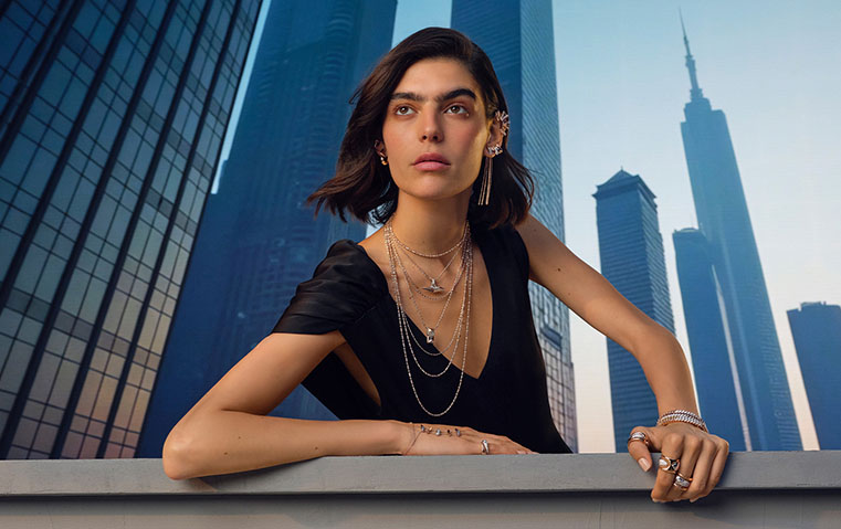 مجوهرات ستتمنين التألق بها هذا الخريف