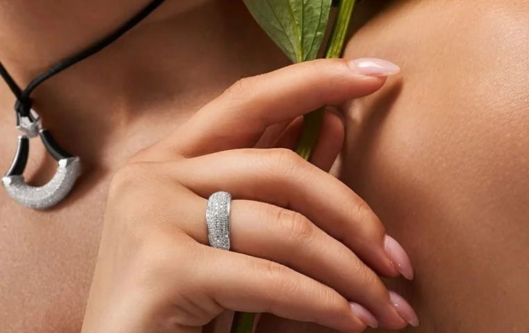 مقابلة مع مصممة مجوهرات Cullinan Crown: الترف هو الاهتمام بالتفاصيل