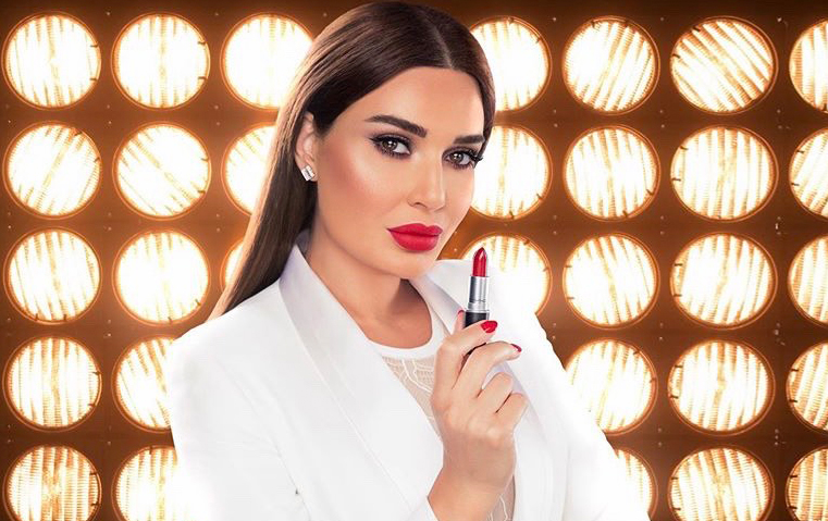 تعاون جديد بين ماك وسيرين عبد النور في مجموعة من الحمرة الحمراء