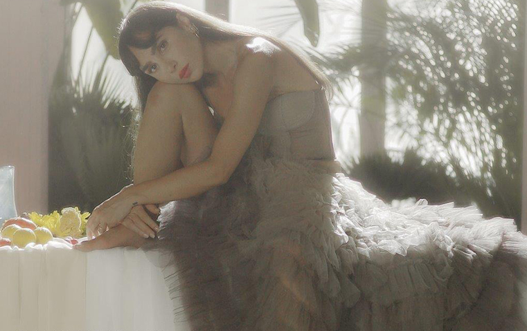 في "إنت أنا"، دانا حوراني تكرّم بيروت وكل النساء في حياتها