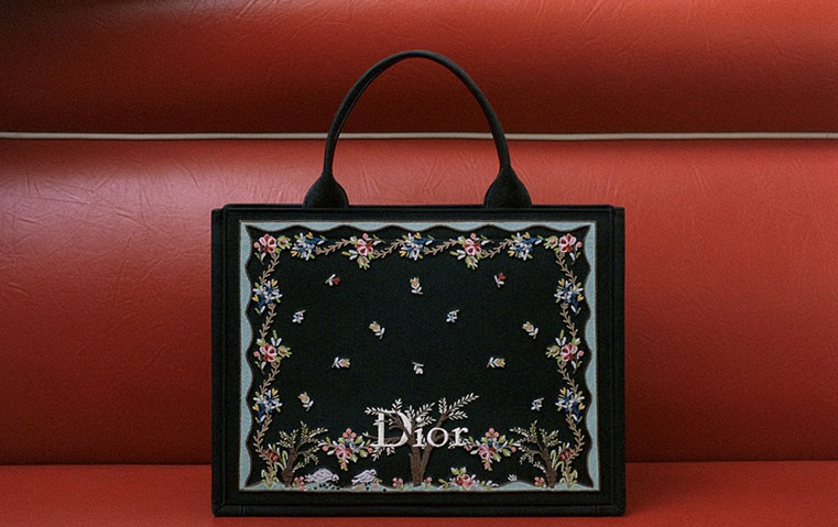 حقيبة، وشاح، عطر: كلمات تعبّر عن الحب بتوقيع ديور