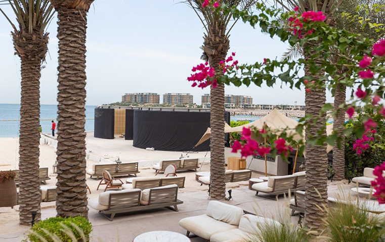 تعرّفي إلى المقاربة البيئية وراء متجر ديور المؤقت في Namos دبي