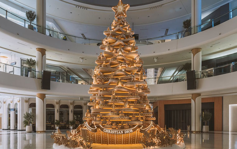 ديور تحتفل بالأعياد في دبي: تجربة غامرة مستوحاة من كعكة الزنجبيل