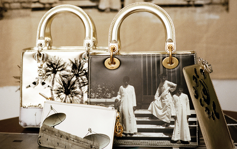 السعودية منال الضويان وفنانون من حول العالم يعيدون تصميم حقيبة Lady Dior الأيقونية
