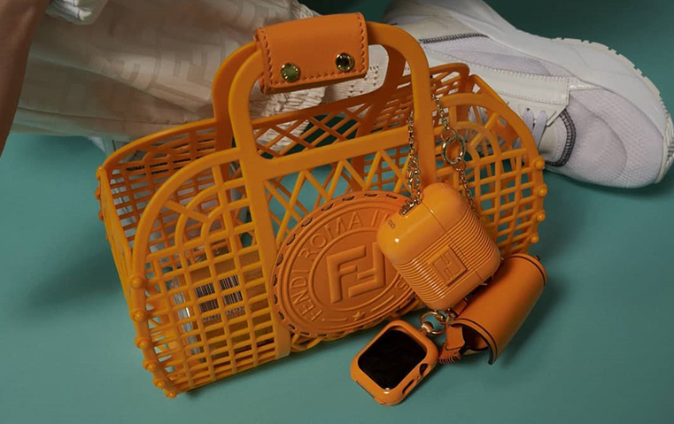 حقيبة فندي باسكت تُدخلكِ في أجواء النزهات الصيفية والعُطلات الشاطئية