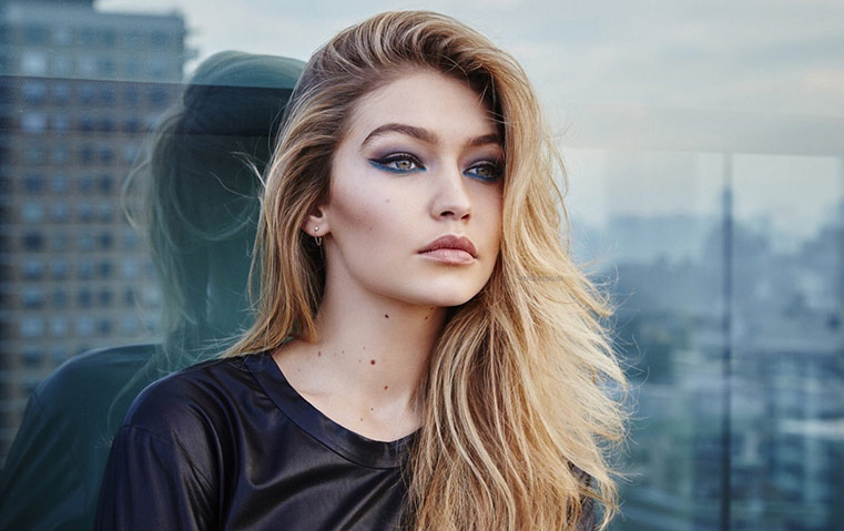 5 مستحضرات مكياج لا تتخلى عنها عارضات الأزياء في الصيف