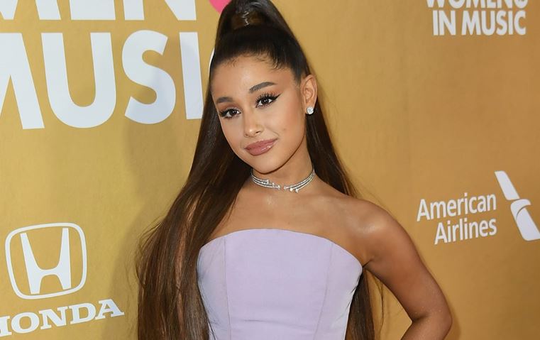 أريانا غراندي وتسريحة شعرها الأيقونية عبر سنوات