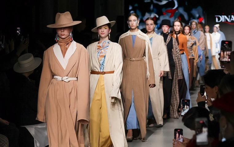 موسكو تفتح أبوابها للموضة المحتشمة وتثبت مكانتها كعاصمة أزياء عالمية ناشئة