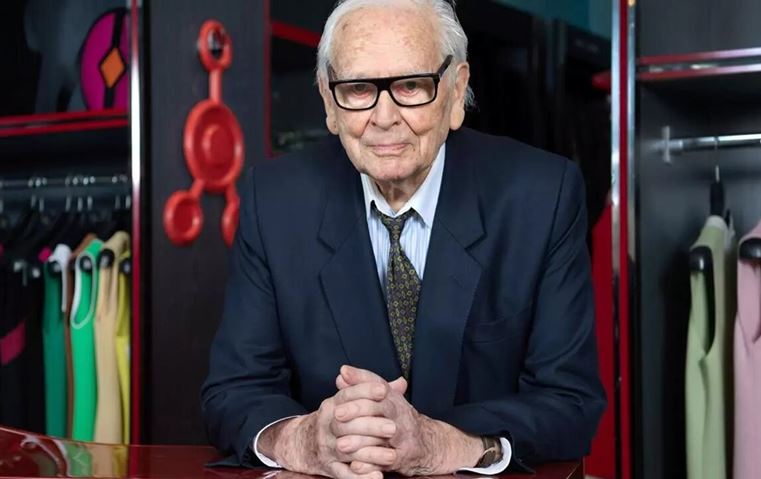 رحيل بيير كاردان مؤسس الأزياء الجاهزة وأيقونة صناعة الموضة الحديثة عن عمر يناهز 98 عاماً