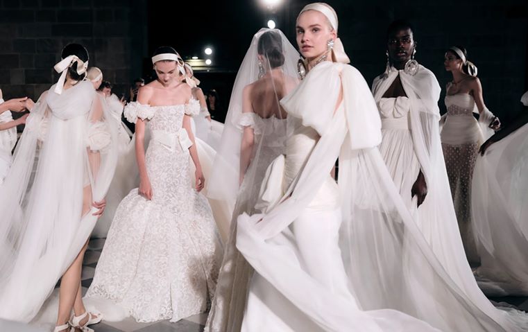 فساتين زفاف Giambattista Valli لربيع 2025، رحلة رومانسية في بلاد العجائب