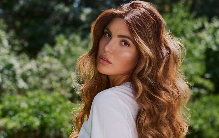 اتجاه "Skinification" للشعر: لماذا أصبح شعركِ بحاجة لروتين بشرة؟