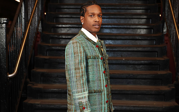 نجوم هوليوود وعالم الموضة يتألقون في عرض شانيل Métiers d’Art في نيويورك