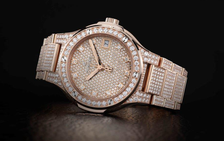 ساعة Hublot، استثمار أكيد وهدية ذكية لمناسبة عيد الأم
