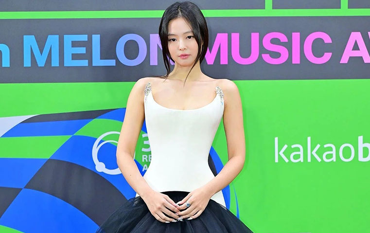 جيني وفستان جورج حبيقة: نهاية شيك لعام 2025