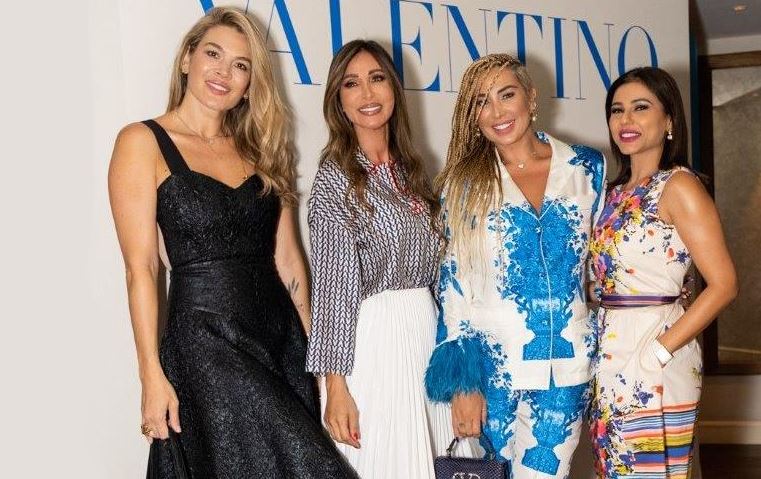 جويل ماردينيان تستضيف عشاءً راقياً احتفالاً بمجموعة Valentino Bluegrace