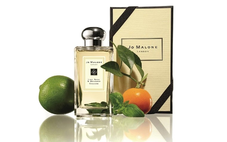 العطر الطبقي (Layering) : فن جديد لتوقيع عطري فريد لا يُنسى