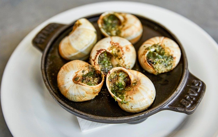 استمتعوا بكل لحظة وتذوقوا أشهى الأطباق في مطعم LPM الرياض