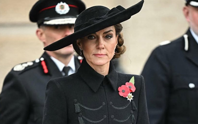 كيت ميدلتون تعود بإطلالة أنيقة وأقراط ياقوت تكريماً للأمير جورج