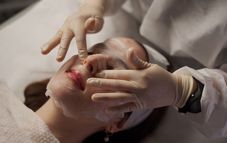 تألقي بكل جمال قبل الانشغال بالأعياد والعطلات مع عيادات كايا