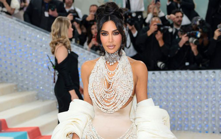 كيم كارداشيان... الأيقونة التي لا تكفّ عن كسر القواعد