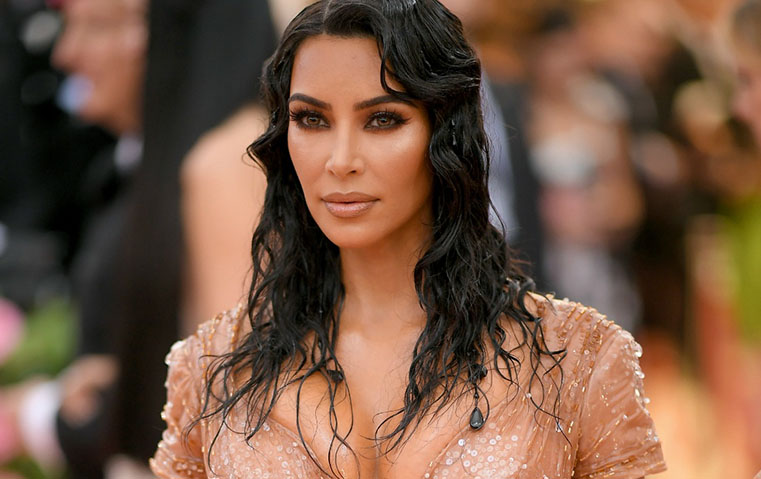 Wet Look Hairstyles: التسريحة الرطبة الأنيقة لمناسبات الخريف
