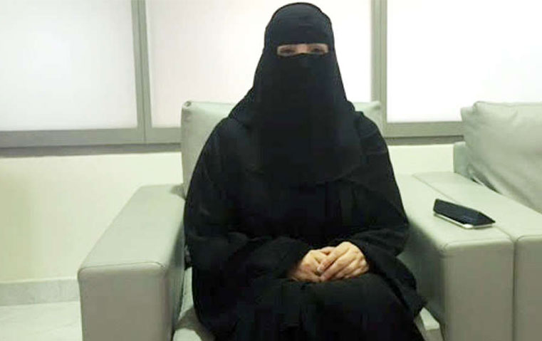 الدكتور هيا العواد تشعل تويتر بعد خلعها النقاب