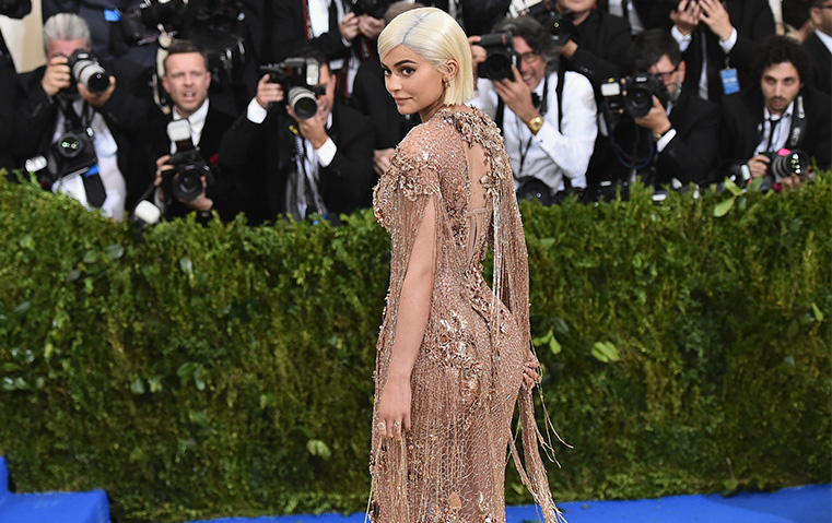 بالأرقام: ثروة كايلي جينر بالمليارات ومستحضراتها تتفوّق على أهم ماركات الجمال العالمية!