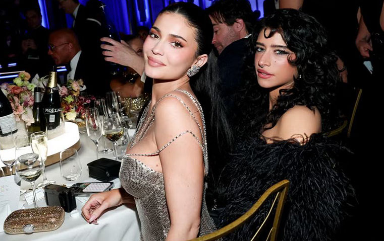 إطلالة كايلي جينير من السعودي محمد آشي حديث العالم