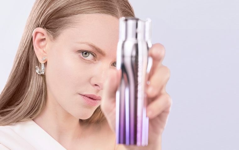 بشرة أملس وأكثر شباباً مع سيروم لانكوم Rénergie