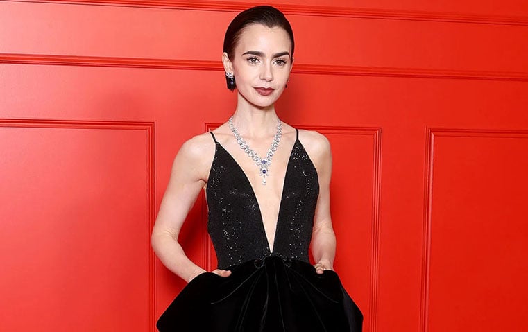 إطلالات ليلي كولينز في العروض الأولى للموسم الجديد من  Emily In Paris