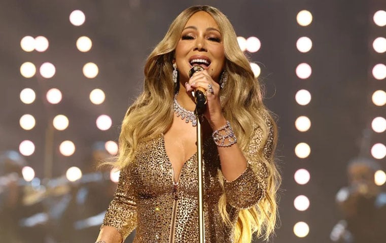 ماريا كاري تتألق بعشرة ملايين دولار من المجوهرات في حفل الـVMAs 2025