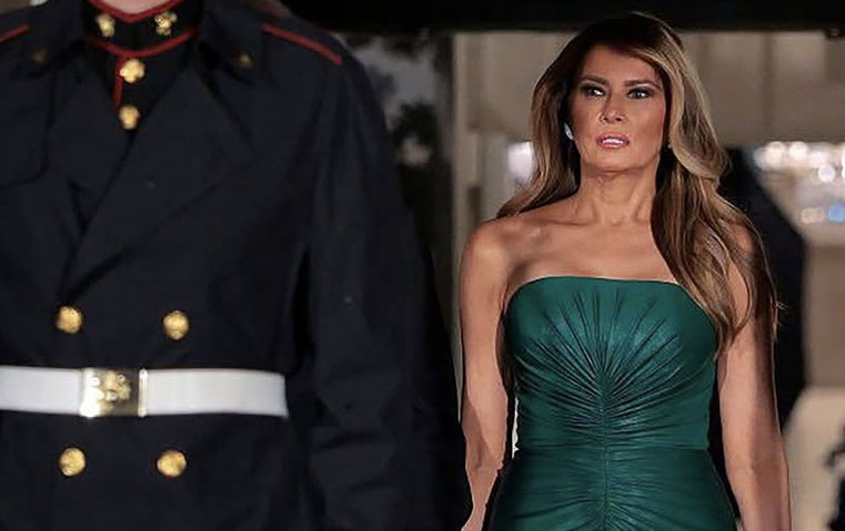 قصة فستان ميلانيا ترامب الأخضر… تكريم راقٍ للسعودية أم صدفة لونية؟
