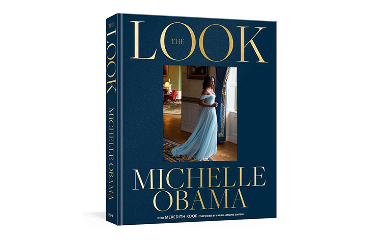 ميشيل أوباما تثبت أن الأناقة فعل قوة إنسانية في كتابها الجديد