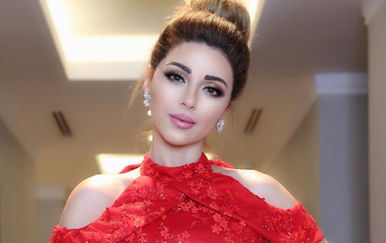 المصمّمة السعودية إيمان العجلان تجعل من ميريام فارس أميرةً باللون الأحمر