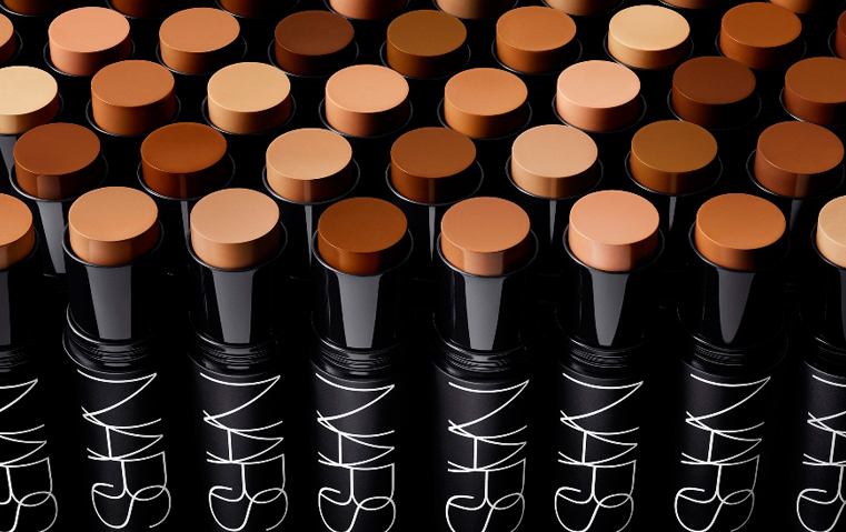 اخترنا لكِ مستحضر واحداً من NARS لكريم أساس وكونتور ناعم وطبيعي