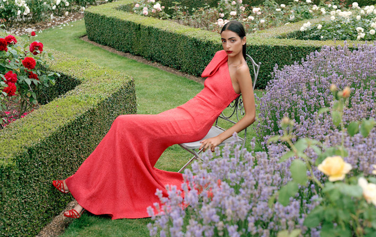 عارضة الأزياء العالمية نورا عتال تتولى مُهمة اختيار إطلالات سهراتكِ المُقبلة