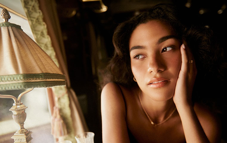 تعرفي على السفيرة العالمية الجديدة لمستحضرات Hourglass