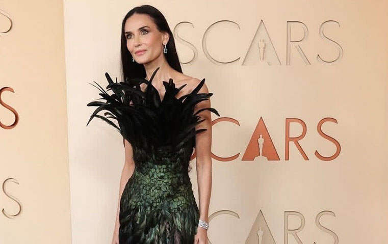 ماذا ارتدت النجمات على السجادة الحمراء لحفل الأوسكار 2026