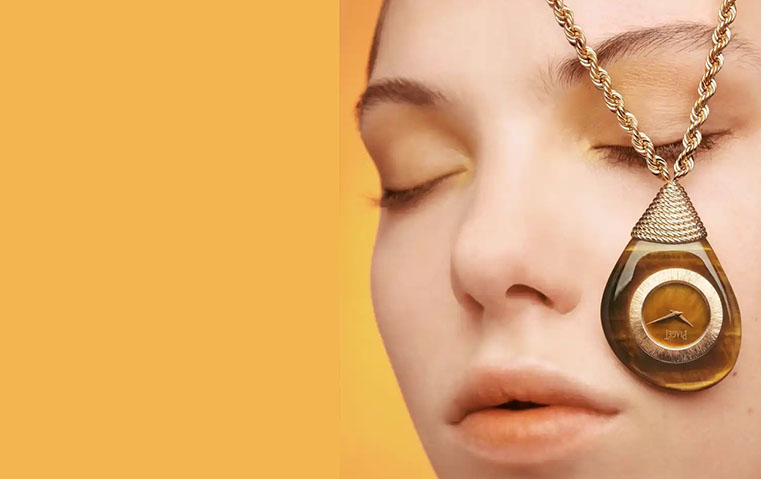 ساعة أم قلادة؟ بياجيه تجيب