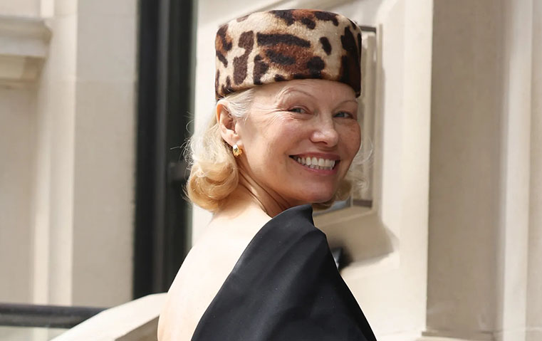 قبعة الـ Pillbox: صيحة أنيقة تذكرّنا بستايل جاكي كينيدي