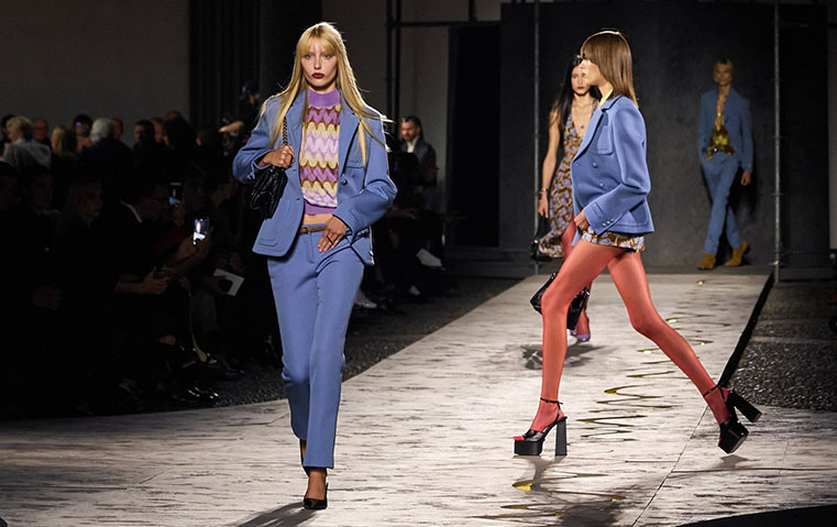 مجموعة برادا تستكمل استحواذها النهائي على فيرساتشي